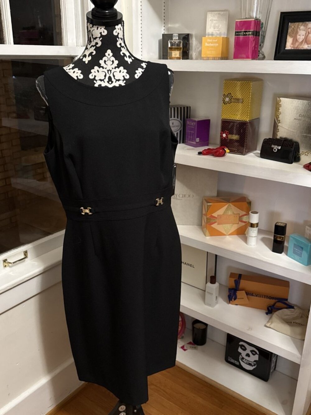New Tahari Arthur S. Levin Size 14 Women's Black Sleeveless Gold Buckle Dress